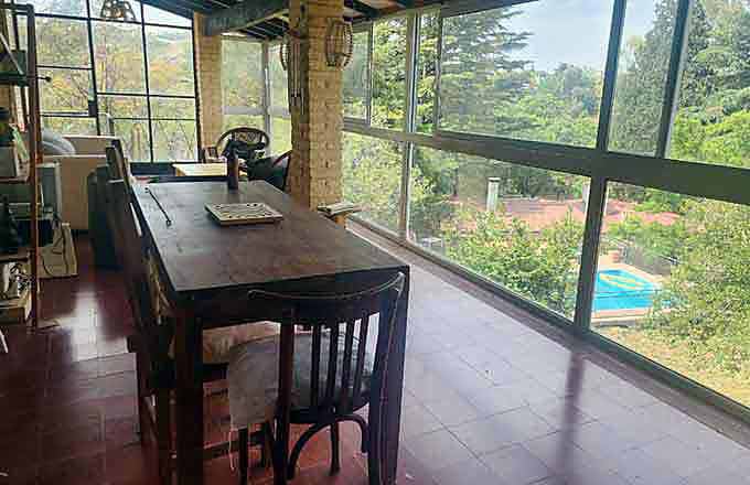 alquiler casa con galería vidriada