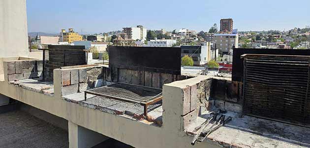 terraza departamento con asadores